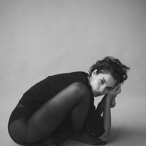 Streetwear de luxe en coton 400gsm impression bouffante personnalisée ensemble de sweats à capuche surdimensionnés brodés en relief sweat-shirt à col rond pour femmes - Product Image 4