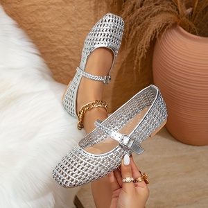 Ballerines Mary Jane en maille tissée argentée pour femme, respirantes, ajourées, à bride unique et boucle, chaussures plates décontractées pour le quotidien - Product Image 1