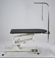 Table de toilettage pour animaux de compagnie en acier inoxydable et fer, à levage électrique et alimentation par batterie, avec bras rotatif, faible bruit, facile à utiliser, sûre YM-D005