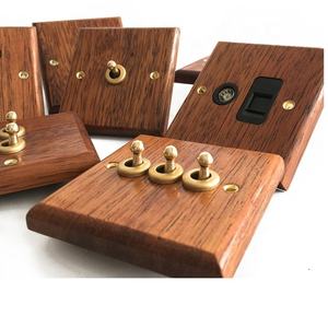 Interruptor <span class=keywords><strong>de</strong></span> <span class=keywords><strong>luz</strong></span> <span class=keywords><strong>de</strong></span> latón retro antiguo <span class=keywords><strong>de</strong></span> madera maciza <span class=keywords><strong>de</strong></span> estilo UE y Reino Unido, <span class=keywords><strong>enchufes</strong></span> <span class=keywords><strong>de</strong></span> pared <span class=keywords><strong>de</strong></span> 2 vías <span class=keywords><strong>de</strong></span> 1 banda e interruptores del Reino Unido - Product Image 2