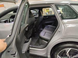 <span class=keywords><strong>Audi</strong></span> Q4 E-tron 40 SUV électrique d'occasion 2024, longue autonomie, véhicule électrique intelligent, prêt à l'exportation, gris sur noir - Product Image 5