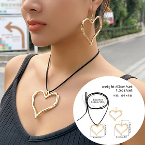 Colar Vintage com Pingente Grande de Coração Dourado para Mulheres, Colar Ajustável com Cordão Longo e Elos, Choker de Amor - Product Image 5