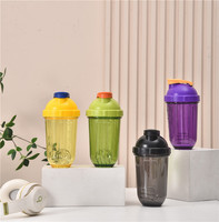 Bouteille d'eau réutilisable de haute qualité avec logo personnalisé en plastique pour protéines, café, lait, boisson directe, gym, sport, shaker pour mélange