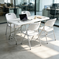 Ensemble simple et moderne de table et chaises pliantes en plastique blanc, portables et pratiques, pour le camping, avec table de bureau et banc à bière