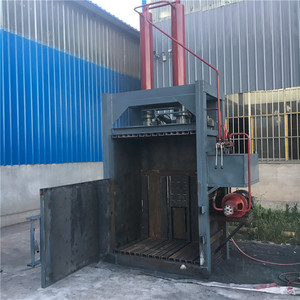 Presse à balles carrées hydraulique entièrement automatique modèle LM-100, 5-7 balles/heure, haute efficacité, motorisée, contrôle PLC, marque Longmiao - Product Image 6