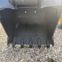 Excavatrice sur pneus Hyundai 210 d'occasion avec stabilisateurs télescopiques antidérapants, économie de carburant intelligente, contrôle électronique