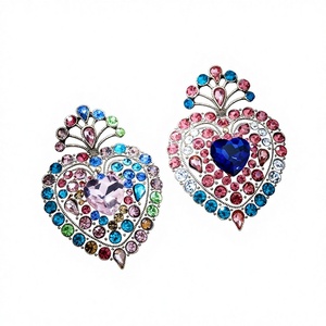 Broche en alliage cœur de pêche ornée de strass, style mi-siècle, vintage, accessoire pour costume féminin, manteau, vêtement d'extérieur, épingle de corsage, fermoir - Product Image 1