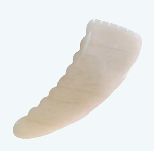Gua Sha en aventurine en forme d'aile incurvée pour le drainage lymphatique du corps - Product Image 1