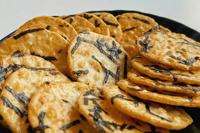 Vente flash Biscuits aux algues Snacks japonais Gâteau de riz rond Croustillants de riz Snacks de céréales