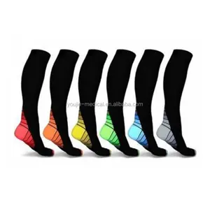 Sıcak satış diz yüksek uzun bisiklet tıbbi çorap 20-30 mmgh koşu spor için Unisex hemşire varis çorabı