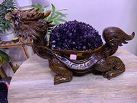 Statue de tortue dragon en cristal d'améthyste naturelle, grappe de cristaux violets, géode avec support en bois massif sculpté à la main, tortue dragon porte-bonheur