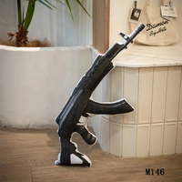 Fabricant OEM de jouets en peluche : Peluches créatives personnalisées en forme de pistolet, fusil et armes à feu, rembourrées en coton PP, oreillers imprimés pour boutiques de cadeaux