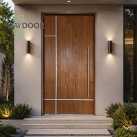 Pintu Eksterior Pivot Besar Tugas Berat Kayu Solid Red Oak Desain Garis Geometris Keamanan Tinggi untuk Rumah Tipe Townhouse