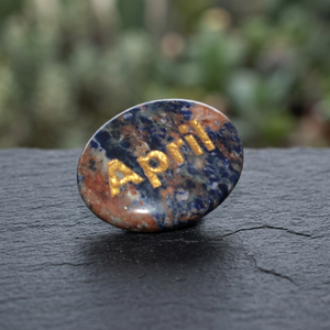 Pendentif personnalisé en pierre d'agate, design sculpté avec lettres, artisanat d'avril du Gujarat, pour la guérison et la décoration spirituelle - Product Image 2