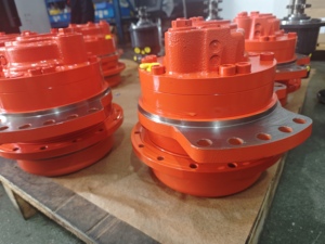 สำหรับรถตักล้อยาง Skid Steer T550 T590 T595 มอเตอร์ขับเคลื่อนไฮดรอลิกแบบลูกสูบ 7276538 และ 7440628 ใช้ร่วมกันได้ - Product Image 1