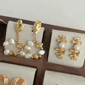 Anting-anting mutiara emas antik, perhiasan modis wanita cocok untuk pesta