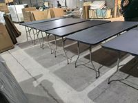 Ensemble de table et chaises pliantes en plastique pour événements, mariages, salles de réception, utilisation en extérieur, design moderne, blanc