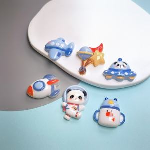 100 Piezas/Bolsa de Dijes de Resina con Temática de Naves Espaciales, Adorables Cuentas de Panda, Cohete y Planeta para Decorar Fundas de Teléfono y Horquillas para el Cabello - Product Image 3