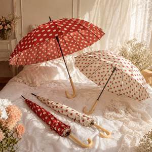 Parapluie droit vintage à pois avec poignée en bois en forme de J, personnalisable avec logo OEM, pour femme, cadeau boutique, vente en gros - Product Image 1