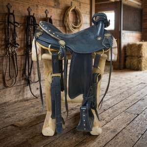 Sillín de carreras de cuero de diseño grabado BS International con estructura de madera y alfombrillas para caballo, estilo inglés sostenible, precio mayorista - Product Image 2