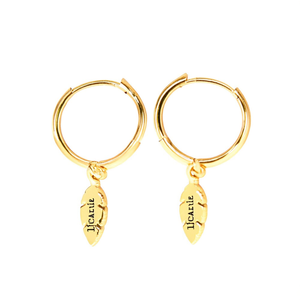 Orecchini a Cerchio IICARIE in Oro con Ciondolo a Foglia, Gioielli Unisex in Lega di Zinco - Product Image 1