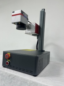 Máquina de Marcado Láser UV de Escritorio, Refrigerada por Agua, Control EZCAD, Compatible con Formatos DXP/DWG/AI/PLT para Metales, Madera, Plásticos y Cuero - Product Image 4