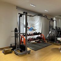Machine de musculation YG-6012 pour exercices de croisement de poitrine, idéale pour la musculation et l'entraînement de force