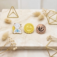 Nouvelle Collection : Pins de revers personnalisés pour voiture, souvenirs en métal, sérigraphie, plaqué or, estampage à froid, taille personnalisée créative
