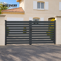 Portail battant en aluminium moderne, portail de garage en métal, portail d'entrée extérieur résidentiel sur mesure avec revêtement en poudre
