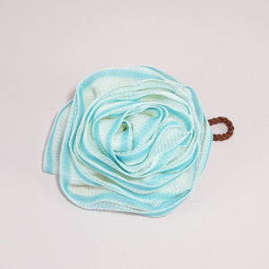 Ensemble cadeau de spa de luxe pour femmes avec pantoufles en peluche, peignoir, masque pour les yeux et ours en peluche en bleu menthe - Product Image 3