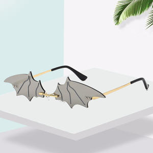 Gafas de sol Bat para mujer, montura dorada, lentes rojas, protección UV400, clase 2, gafas de sol a la moda para fiestas, estilo urbano - Product Image 5