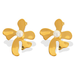 ต่างหูรูปดอกไม้ประดับมุกเทียมแบบฝังขอบทองและเงินสำหรับใส่ทุกวัน - Product Image 5