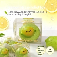 Balle en caoutchouc artisanale en forme de citron de 6,5 cm, style bloc de construction, jouet anti-stress couineur à presser pour étudiants, emballée individuellement