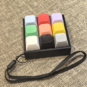 Porte-clés anti-stress en plastique à 9 touches, clavier léger, jouet coloré, cadeau de jeu pour soulager le stress - Product Image 4