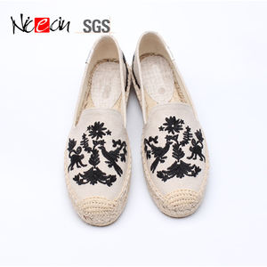 Холщовые повседневные женские сандалии с вышивкой на заказ, женские модные туфли, холщовые Эспадрильи на плоской подошве - Product Image 2