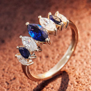 Bagues de mariage personnalisées en or massif 14 carats avec saphir de laboratoire cultivé, demi-alliance, deux tons, saphir taille marquise, bague en moissanite - Product Image 4