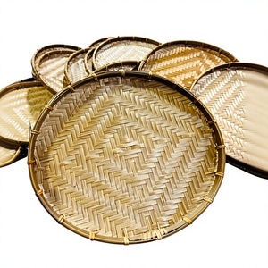 Plateau en bambou naturel du Vietnam avec bord en rotin, tissé à la main, pour servir des plats, des collations, des gâteaux, des fruits dans les restaurants et la décoration de table dans les maisons d'hôtes - Product Image 1