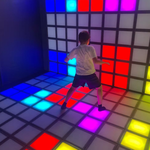 Jeu interactif multijoueur immersive d'évasion en salle avec sol et mur lumineux à LED, grille de pixels et zone de saut - Product Image 2