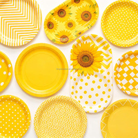 Assiettes en papier jaunes en vrac, vaisselle jetable pour les fêtes d'été, les pique-niques et les événements
