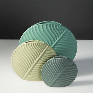 Vaso di fiori artificiali in ceramica bianca moderna vasi in ceramica di lusso con foglia di palma per la decorazione della casa - Product Image 5