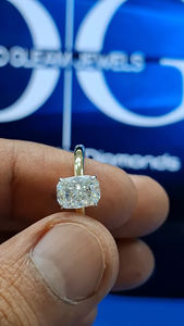 Bague solitaire en argent jaune avec moissanite taille coussin de 2,26 carats, bijoux ethniques fins pour les mariages, les fiançailles, les anniversaires, les fêtes - Product Image 6