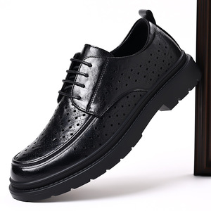 รองเท้าหนังผู้ชายสำหรับฤดูร้อน แบบเจาะรู ระบายอากาศได้ดี เหมาะสำหรับงานธุรกิจ งานแต่งงาน รองเท้าเจ้าบ่าว สีดำ สีน้ำตาล รองเท้าออกซ์ฟอร์ดใส่ได้ทุกฤดู - Product Image 1
