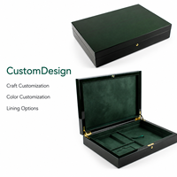 Boîte cadeau en bois artisanale sur mesure, vert foncé brillant, multi-compartiments, pour parfums, avec doublure intérieure colorée et gravure de logo personnalisée