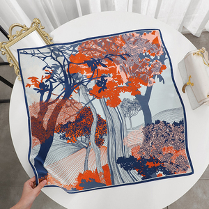 Haut <span class=keywords><strong>de</strong></span> gamme usine directe plusieurs motifs <span class=keywords><strong>carré</strong></span> bandeau en <span class=keywords><strong>soie</strong></span> concepteur personnalisé OEKO-TEX 100 foulards en <span class=keywords><strong>soie</strong></span> <span class=keywords><strong>de</strong></span> mûrier avec boîte-cadeau - Product Image 2
