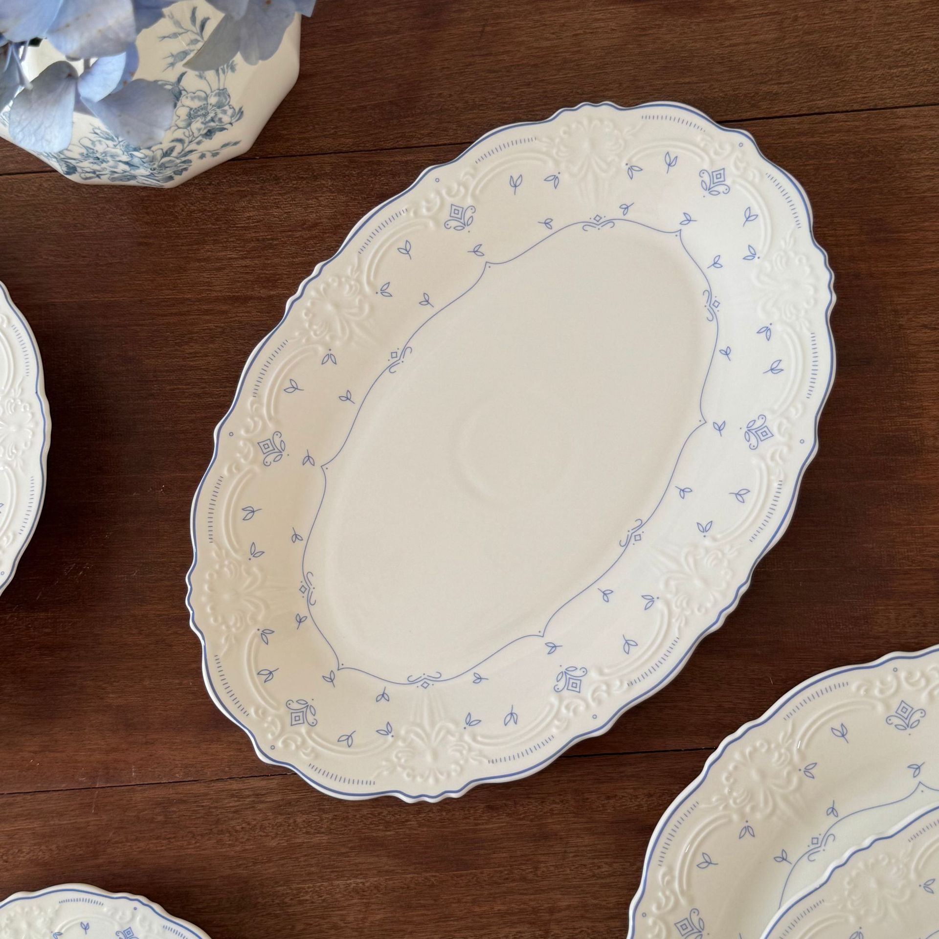 Antique blue floral oval tray-305 x 21 x 25 cm