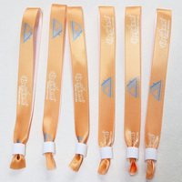 Bracelets personnalisés Keepfly pour événements, festivals, concerts – Bracelets en satin avec logo et fermeture à barillet pour billets d'entrée