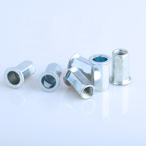 Écrou à riveter à tête hexagonale plate ouverte en acier au carbone doux zingué - Product Image 1