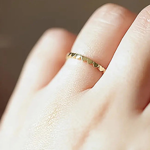 Anello a fascia semplice a forma di cuore per donna, stile minimalista da ufficio, accessori moda per l'uso quotidiano - Product Image 3