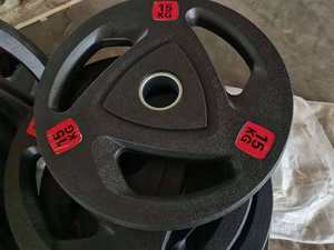 Manufacturer Direct Sales Gym Rubber <strong>Barbell</strong> <strong>With</strong> 2.5kg 5kg 10kg 15kg 20kg 25kg Free <strong>Weight</strong> Plate Three-Hole Handle - Product Image 5