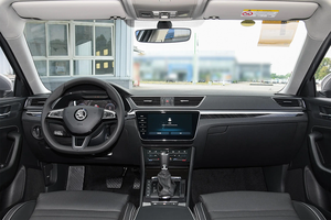 Auto Usata <span class=keywords><strong>Skoda</strong></span> <span class=keywords><strong>Superb</strong></span> 2025 Benzina 1.4t 5 Porte 5 Posti Versione Sedan Prezzo Economico Esportazione Auto Cina - Product Image 3